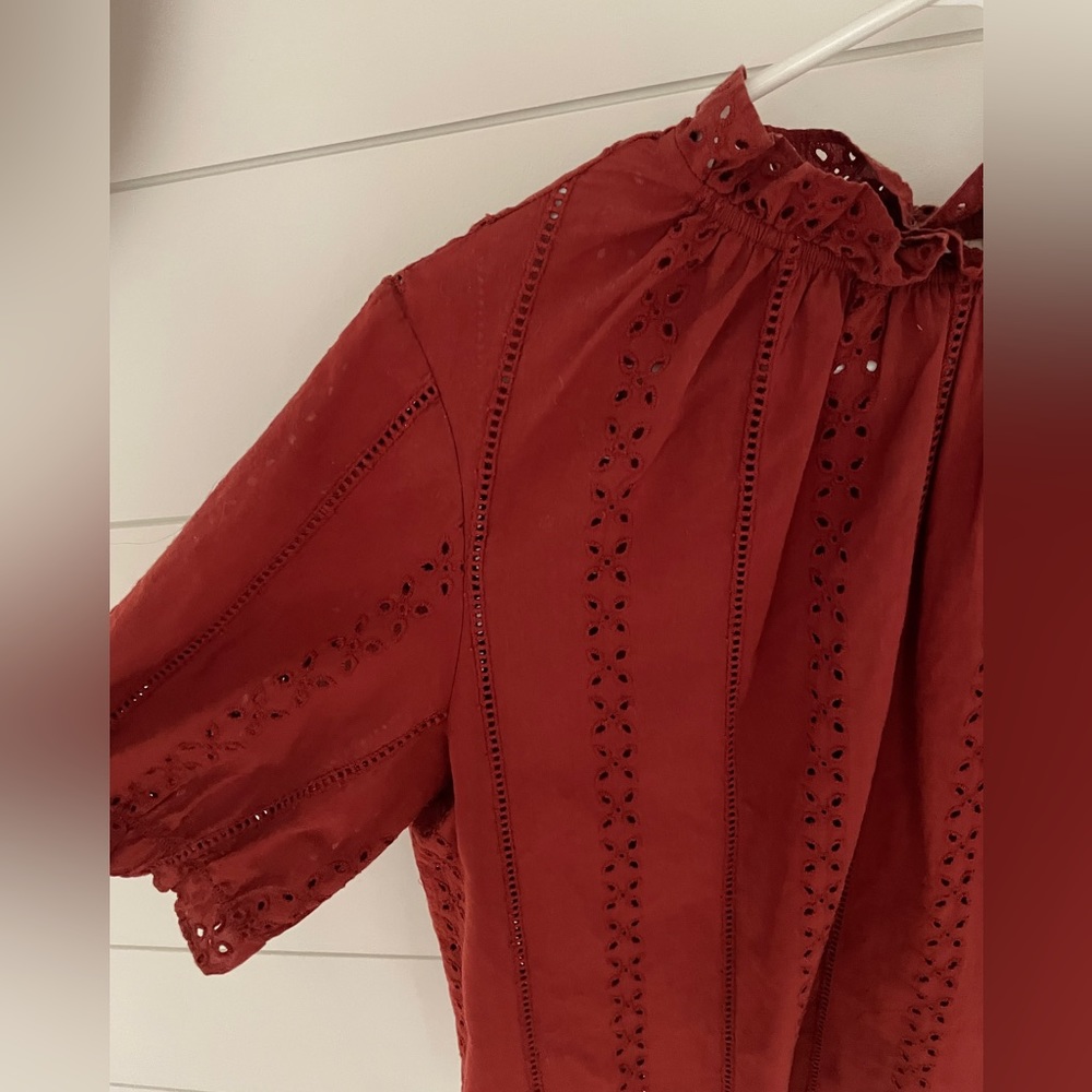 Universal Threads Eyelet Top - Picture 2 of 4